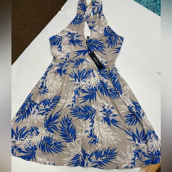 Bcbgmaxazria Beige Tropical Leaf Print V-neck Mini Dress Size S NWT (b19) - Picture 4 of 9